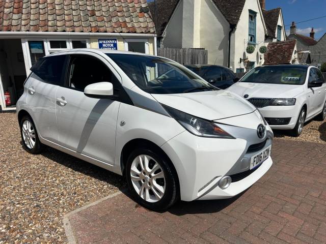 Toyota Aygo 1.0 VVT-i x-pure Euro 6 5dr Hatchback Petrol White