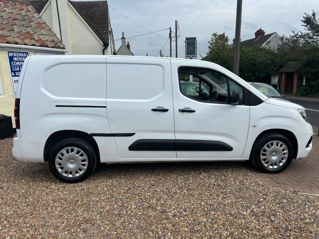 2020 Vauxhall Combo 1.5 Turbo D 2300 Sportive L2 H1 Euro 6 (s/s) 4dr