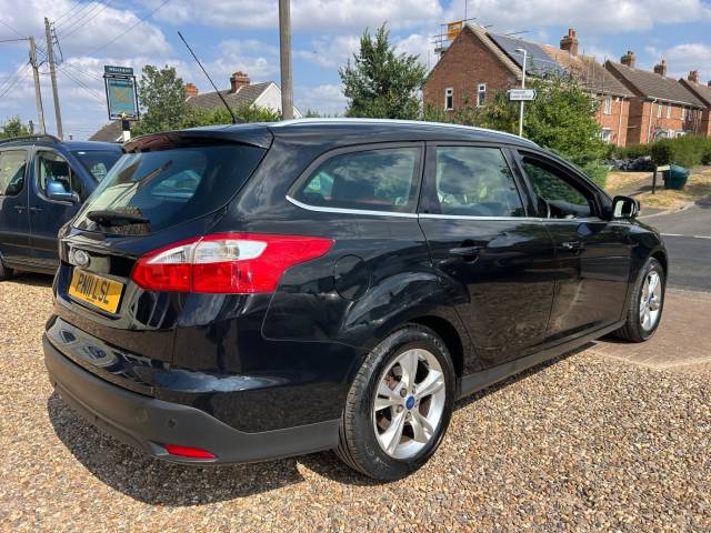2011 Ford Focus 1.6 Zetec Estate 5dr Petrol Manual Euro 5 (105 ps)