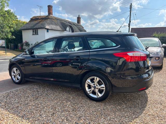 2011 Ford Focus 1.6 Zetec Estate 5dr Petrol Manual Euro 5 (105 ps)